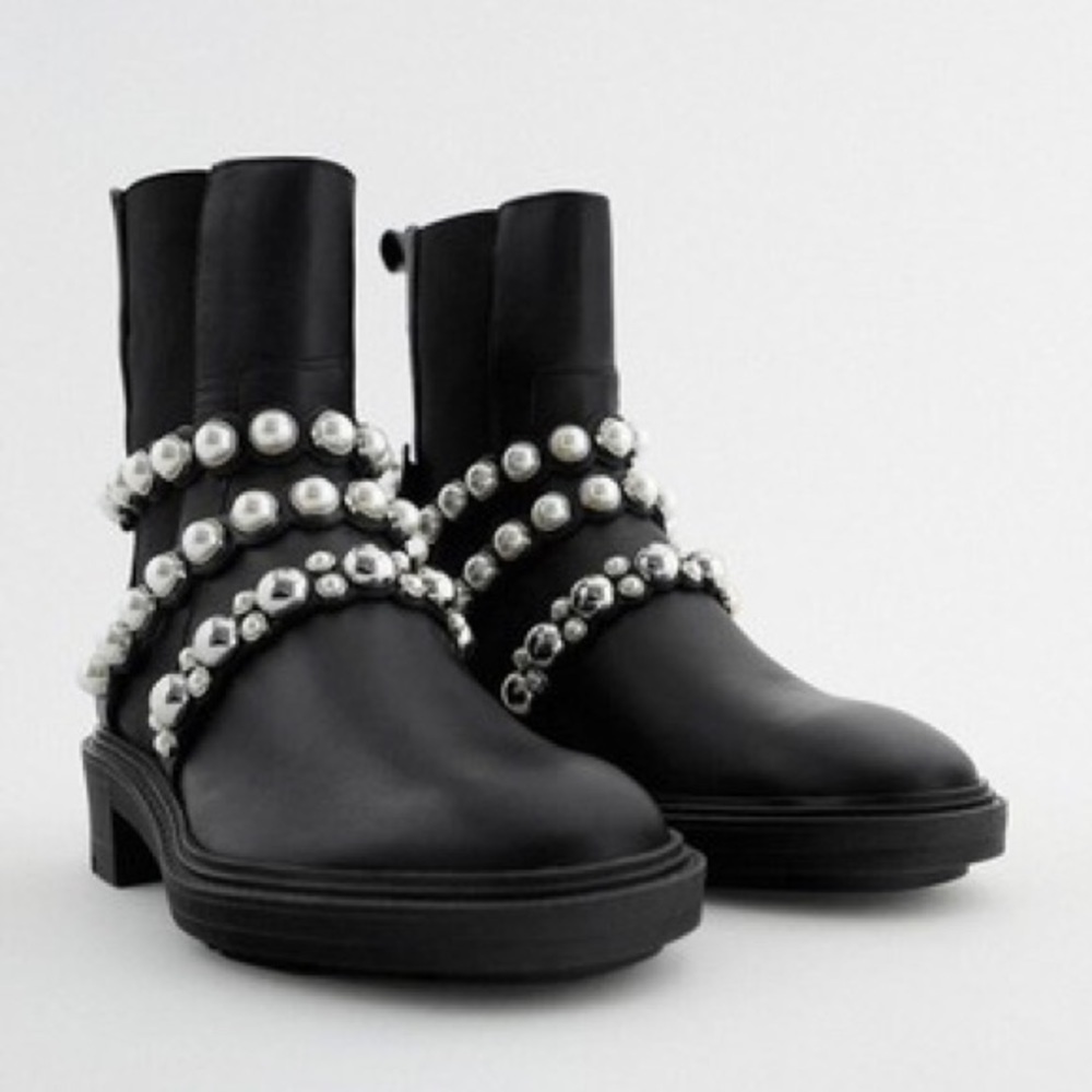 NWT. Zara Low Heel Ankle Boots. Size 8. - Picture 5 of 7
